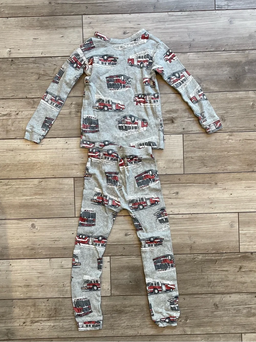 Gap | Fire Truck Long Sleeve Pajama Set | Size: 6